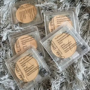 Jane Iredale purepressed base foundation powder